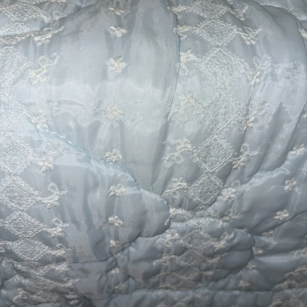 Vtg Acrylic Baby Blanket Blue&white Nylon Trim Acrylic Baby Morgan?